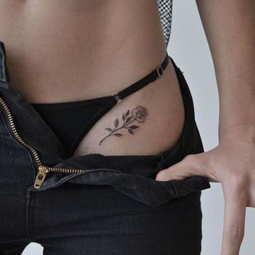 tatuaze-damskie-kwiaty